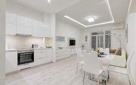 d.Five Király Street Superior Apartment with City View